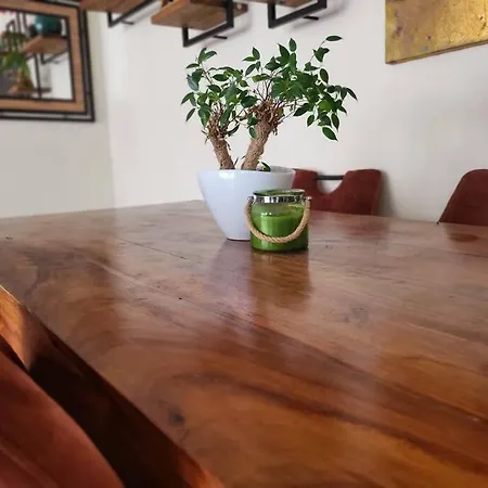 Invitation A La Detente *