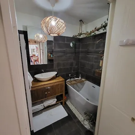 Invitation A La Detente דירה